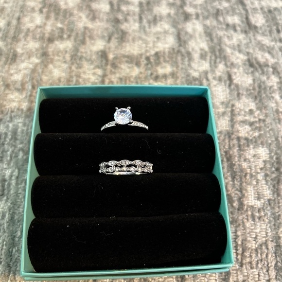 Size 7.5 Fashion Ring Set - Picture 5 of 8